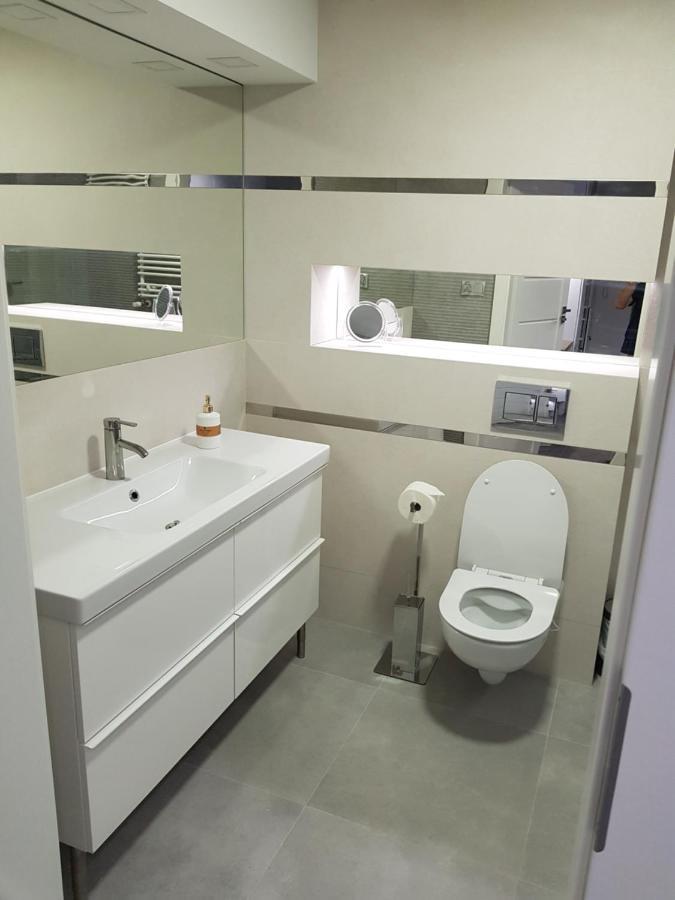 Roadway Silniczna Z Garazem Podziemnym Apartment Kielce Luaran gambar