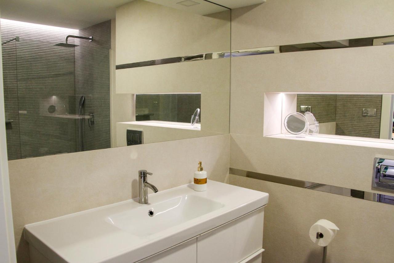 Roadway Silniczna Z Garazem Podziemnym Apartment Kielce Luaran gambar
