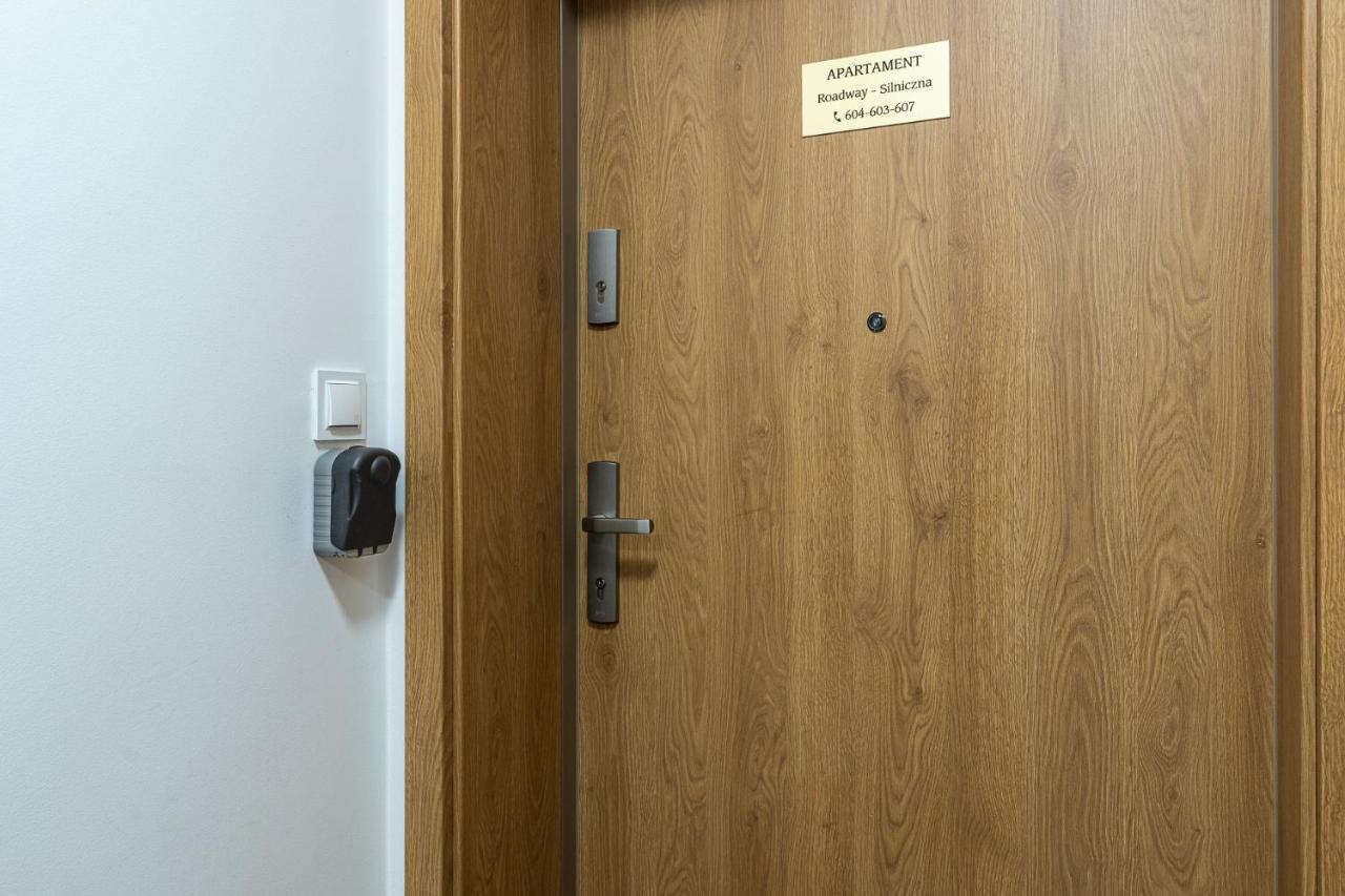 Roadway Silniczna Z Garazem Podziemnym Apartment Kielce Luaran gambar